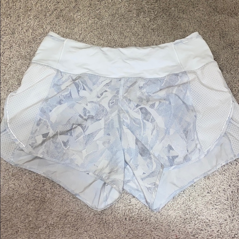 White triangle pattern lululemon shorts